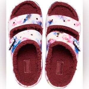 CROCS Tie-Dye Garnet Classic Cozzzy Sandals